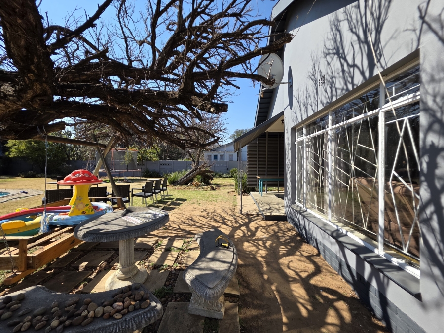 4 Bedroom Property for Sale in Jim Fouchepark Free State